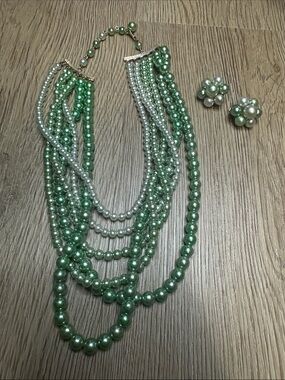 Vintage Layered Green & Cream Pearl Statement Necklace Matching Clip-On Earrings